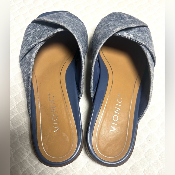 Vionic Miramar Slide Comfort Sandal 
Blue Tones Minimalist Classy 
Size 7 - Picture 2 of 6